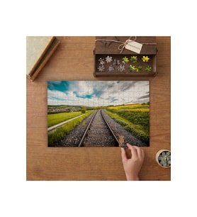 Tren Rayları Yeşil Çimen Manzarası Tasarımı 240 parça Ahşap Puzzle Ahşap Kutuda MP01872
