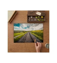 Tren Rayları Yeşil Çimen Manzarası Tasarımı 240 parça Ahşap Puzzle Ahşap Kutuda MP01872