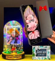 Size Özel Fotoğraflı İsimli Renkli Led Işıklı Fanus ve Kutusunda Pembe Ayıcık Buketi (Model 6)