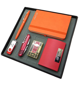 Signator® Volcan  İsme Özel Set - 32 Gb. Usb Bellek + Çakmak + Not Defteri  + Fonksiyonlu Çakı + Kalem ve El Aynası  Kişiye Özel Hediyelik Set (Karışık)
