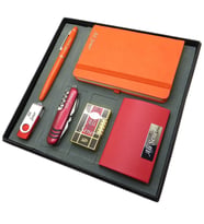 Signator® Volcan  İsme Özel Set - 32 Gb. Usb Bellek + Çakmak + Not Defteri  + Fonksiyonlu Çakı + Kalem ve El Aynası  Kişiye Özel Hediyelik Set (Karışık)