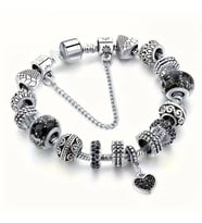 Pandora Tarz,Kalp Aşk Temalı  Siyah Charm Bİleklik, Ahşap Kutu içerisinde