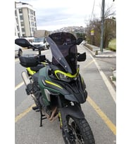 MOTOCAM Benelli TRK 702 X Ön Cam 2024-2026 Model 51cm Siyah Renkli 4mm TASARIMLI