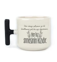 Her Kız Annesinin Kızıdır Baskılı Siyah Kulplu T Kupa