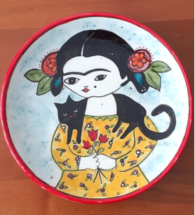 Loya Handmade - "Frida ve kedisi " Desenli Dekoratif Çini Tabak