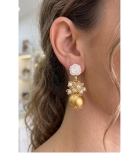 TASARIM MAT GOLD TOP AKRİLİK GÜL SALLANTILI KÜPE