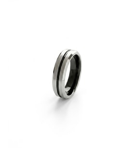 Erkek Siyah Çizgi Detay Gümüş Renk 6 mm Tungsten Yüzük