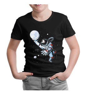 Astronaut Playing Basketball with the Moon Siyah Çocuk Tshirt