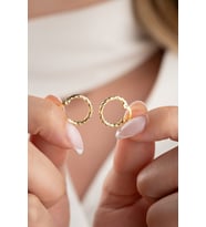 925 Ayar Gümüş Gold Kaplama Kalemli 15 mm Şarnel Halka Küpe