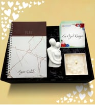 Sevgililer Günü Temalı Kişiye Özel Telli Defter & Dekoratif Biblo & Çiçek Temalı Mum Hediye Seti