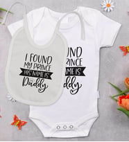 BK Kids His Name Is Daddy Tasarımlı Bebek Body Zıbın ve Mama Önlüğü Hediye Seti - Model 1