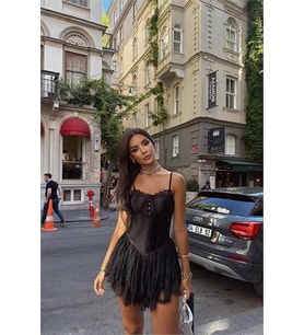 Neşeli butik kadın siyah saten kumaş tül etek mini boy askılı elbise
