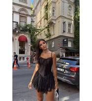 Neşeli butik kadın siyah saten kumaş tül etek mini boy askılı elbise