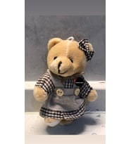 Sevimli Elbiseli Tulumlu Ayıcık Peluş Oyuncak Anahtarlık Uyku Arkadaşı Hediyelik 12 CM (Çok Renkli)