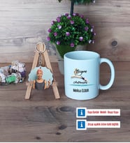 Kadın Yüzme Antrenörü Kupa Bardak Beyaz ve Fotoğraflı Ahşap Anahtarlık Hediye (Model 1)