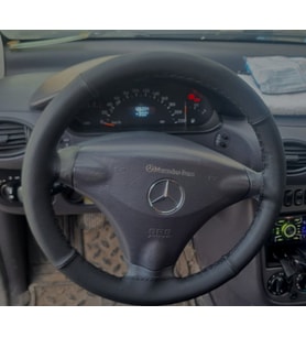 DİKİŞLİ DİREKSİYON KILIFI SİYAH DERİ NOKTALI DERİ SİYAH DİKİŞLİ MERCEDES A140 İÇİN