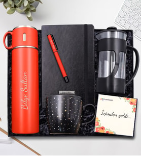 Kişiye Özel 580 ML Bardaklı Kırmızı Çelik Termos & Siyah Defter & Kırmızı Roller Kalem & Siyah French Press & Siyah Yıldız Kupa Hediye Seti
