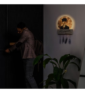 Lucenda Led Işıklı Pleksi Dolunay Kişiselleştirilebilir Dekoratif Biblo Atatürk Portre Anahtar Askılığı (Sarı)