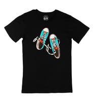 Sneakers Görselli Siyah Tişört
