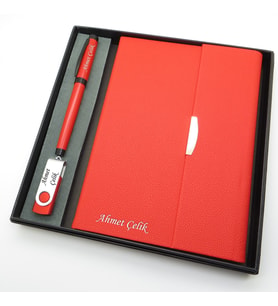 Signator® Codex  N386 Kişiye Özel Defterli Set - İsme Özel Kırmızı Kalem + İsme Özel Kırmızı Defter+ İsme Özel 32 GB Usb Bellek  İsme Özel Kutusunda Hediyelik Set (Karışık)