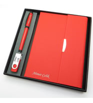 Signator® Codex  N386 Kişiye Özel Defterli Set - İsme Özel Kırmızı Kalem + İsme Özel Kırmızı Defter+ İsme Özel 32 GB Usb Bellek  İsme Özel Kutusunda Hediyelik Set (Karışık)