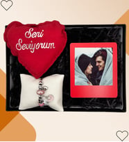 Kişiye Özel Fotoğraf Çerçevesi & Pandora Bileklik & Kalp Yastık Hediye Seti