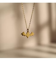 Kişiye Özel 925 Ayar Gümüş Minimalist Yarasa Figürlü Kolye (Gold)