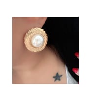 ÖZEL SERİ YUVARLAK İNCİ KÜPE-GOLD RENK ACR9096