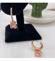 Özel seri Pembe zirkon taşlı kare küpe
