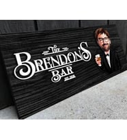 BK Gift Kişiye Özel Karikatürlü Kabartma Tasarım Siyah(Ebony) Ahşap Bar Tabelası, Home Bar Tabela, Rustik Ev Dekorasyonu, Duvar Dekoru-1