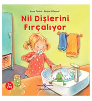 Nil Dişlerini Fırçalıyor