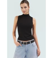 Fitted Kolsuz Bluz Dik Yaka Örme Kumaş Yazlık Günlük Konforlu Kesim Rahat Kullanım
