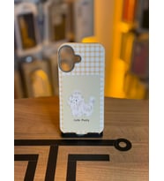 iPhone 16 Uyumlu Özel Tasarım Sevimli Figürlü Deri Dokulu Telefon Kılıfı (Bej)