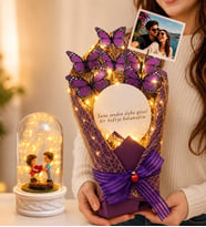 Kişiye Özel Fotoğraflı LED Işıklı Aynalı Mor Kelebek Buketi ve LED Işıklı Kalp Tutan Çiftli Fanus