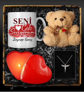Sevgililer Gününe Kişiye Özel Tasarım Kupa & Zirkon Taşlı Melek Kolye & Kalp Mum & Peluş Ayıcık Seti 