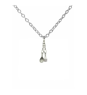 Aşçı Temalı Çatal Kaşık Figürlü Kolye – 60 cm Zincirli Unisex Metal Aksesuar (Gümüş)