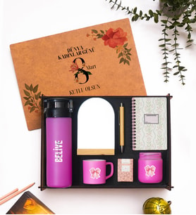 Kadınlar Günü Premium Hediye Seti – Ahşap Kutu, Ayna, Suluk, Fincan, Defter, Mum ve Kahve