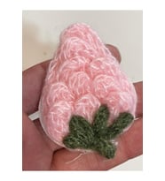 7X5 CM PEMBE ÇİLEK KEÇE ÖRGÜ APLİKE ARMA YAMA AKSESUAR