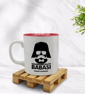 BK Gift Kişiye Özel Galaksinin En İyi Babası Tasarımlı İçi Kırmızı Renkli Kupa Bardak Model 1