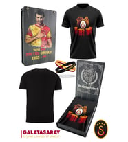 Galatasaray Orijinal Lisanslı We Are Gala T-Shirt + Bileklik Set Hediyelik Ahşap Kutulu (Siyah)