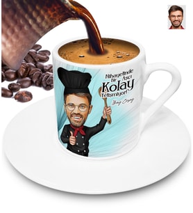 Nihayetinde Aşçı Kolay Yetişmiyor Kişiye Özel Karikatürlü Türk Kahvesi Fincanı (Beyaz)
