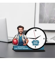 Erkek Fizik Tedavi Doktoruna Hediye Karikatürlü MDF Masa Saati