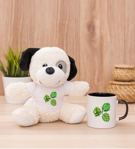 Kişiye Özel Erkeğe Hediye Yaprak Tasarım İsimli Peluş Köpek ve Siyah Kupa