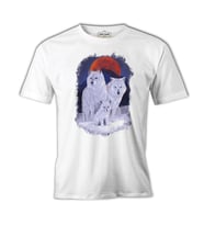 A Wolf Family in front of a Red Moon Scene Beyaz Erkek Tshirt