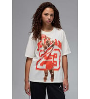 Nike Jordan Graphic 40 Loose Fit Womens Tee Grafik Baskılı Bol Kesim Pamuklu Kadın Tişört Krem