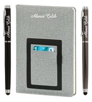 İsme Özel Kanguru Cepli Defter Gri + İsme Özel Metal Roller Kalem  15x21, 224sf. Çizgili 70gr. Termo Deri  İsme Özel Defter  MT-412