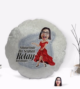 BK Gift Kişiye Özel İsimli Kadın Nihayetinde Karikatürlü Yuvarlak Dekoratif Kırlent Yastık-1