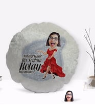 BK Gift Kişiye Özel İsimli Kadın Nihayetinde Karikatürlü Yuvarlak Dekoratif Kırlent Yastık-1
