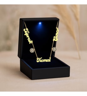 Işıklı Kutuda Kişiye Özel Nazarlı Üç İsimli Gümüş Kolye (Gold)