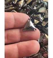 1.5 CM ÜÇGEN FÜME PARLAK CAM DELİKLİ BONCUK TAŞ AKSESUAR50 ADET